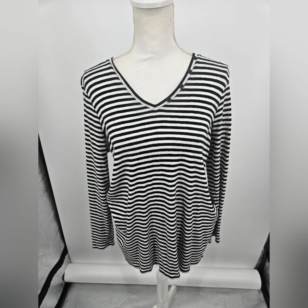 Chico's Black & White Stripe V-Neck LS Top With Button Detail Medium (6429)